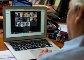 LA EDUCACIÓN ESTÁ EN CASA, EL CONOCIMIENTO EN LA ESCUELA