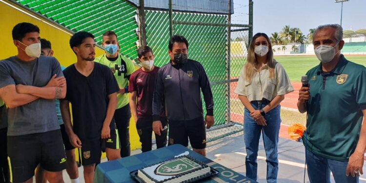 SERGIO BUENO DESEA QUE EL REGALO DEL 1ER ANIVERSARIO DE CAIMANES SEA EL TÍTULO