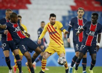 EL BARCELONA SE QUEDA LEJOS, LIVERPOOL AVANZA SIN PROBLEMAS