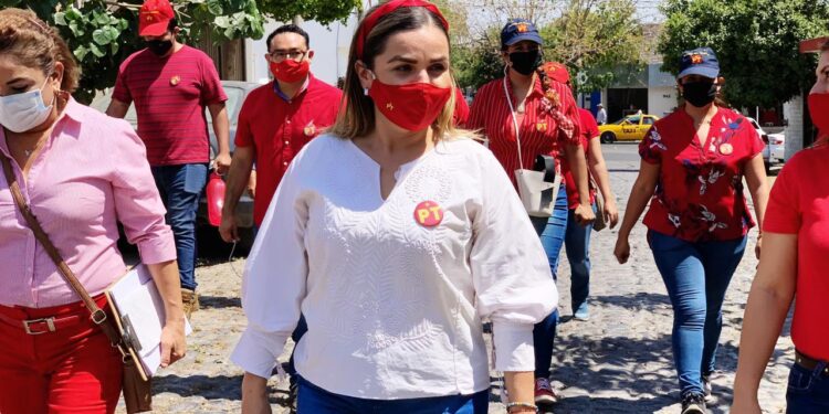 NOS SEÑALARON POR CREAR ESCUELAS DE MEDICINA, HOY HACEN FALTA: AURORA CRUZ