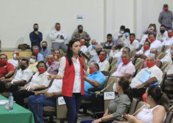 MELY PIDE A TAXISTAS MEJORAR SERVICIO Y ACTUAR CON LEGALIDAD