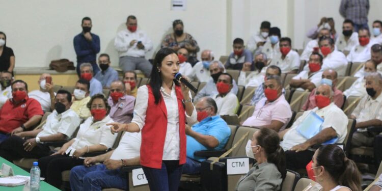 MELY PIDE A TAXISTAS MEJORAR SERVICIO Y ACTUAR CON LEGALIDAD