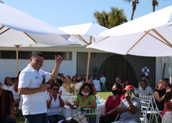 DESDE EL PRIMER DÍA COMO GOBERNADOR ENTREGARÉ UNIFORMES Y CALZADO PARA ESTUDIANTES: VIRGILIO