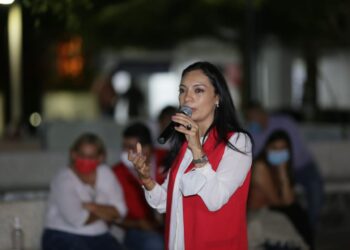 AMLO NOS QUIERE VER LA CARA: MELY ROMERO