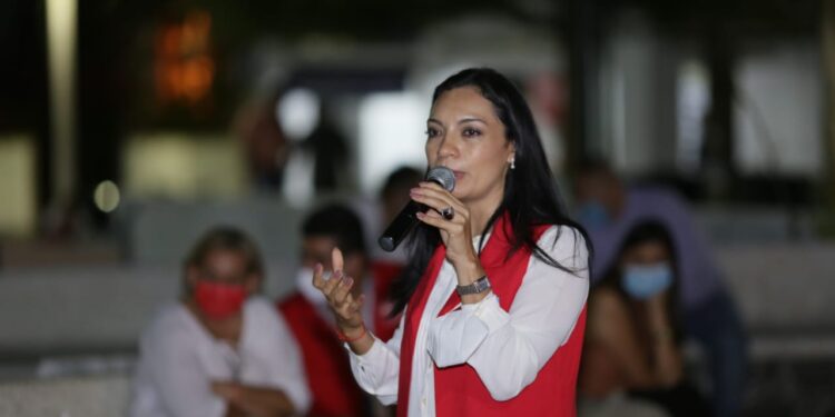 AMLO NOS QUIERE VER LA CARA: MELY ROMERO
