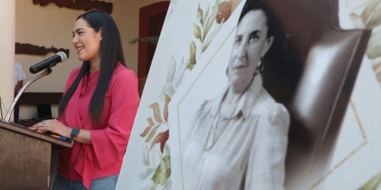 FAMILIA DE GRISELDA ÁLVAREZ ENTREGA ACERVO CULTURAL A INDIRA VIZCAÍNO