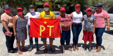 AURORA CRUZ SE REÚNE CON PESCADORES DE LA LAGUNA DE CUYUTLÁN