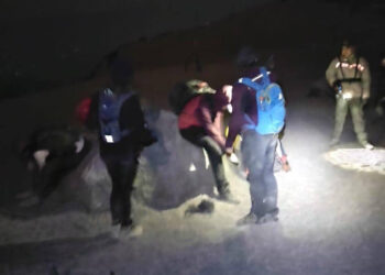 Rescatan a 6 turistas extraviados en el Parque Nacional Nevado de Colima