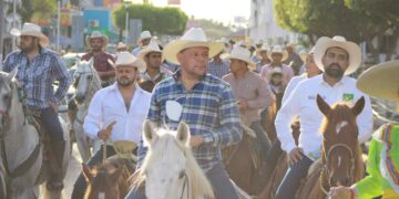EN APOYO A VIRGILIO REALIZAN CABALGATA SIN MEDIDAS SANITARIAS