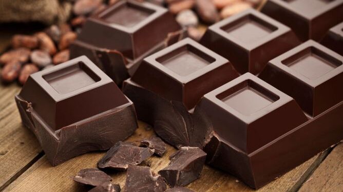 CUIDA TU SALUD, COME CHOCOLATE