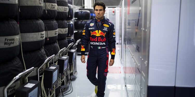 CHECO PÉREZ DEJA BUENAS SENSACIONES EN EL PRIMER DÍA DE PRÁCTICAS EN BAHREIN