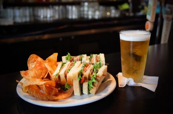 ¿ESTÁS A DIETA Y QUIERES UNA CERVEZA? TENEMOS MALAS NOTICIAS