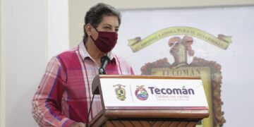 Elías Lozano se registra como candidato a la alcaldía de Tecomán
