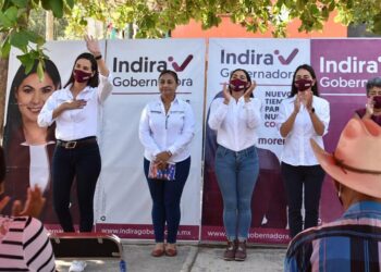 ROSI BAYARDO IGNORA A GRISELDA MARTÍNEZ EN MITIN DE MORENA