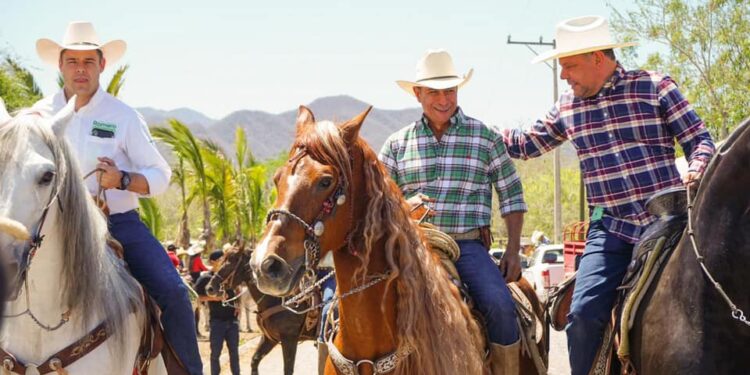 REAPARECE MARIO ANGUIANO EN APOYO A VIRGILIO MENDOZA