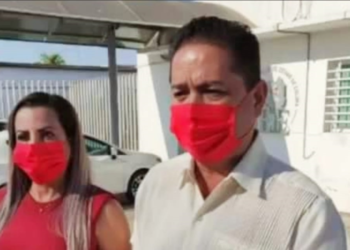 COMPARECE CARLOS FARÍAS ANTE EL IEE POR DEMANDA DE INDIRA