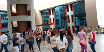 Se manifiestan trabajadores de Gobierno del Estado por falta de pago de prestaciones