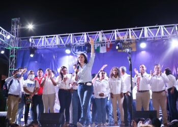 MELY CIERRA CAMPAÑA EN COLIMA CON MILES DE ASISTENTES