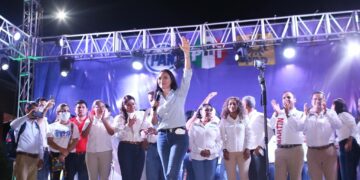 MELY CIERRA CAMPAÑA EN COLIMA CON MILES DE ASISTENTES