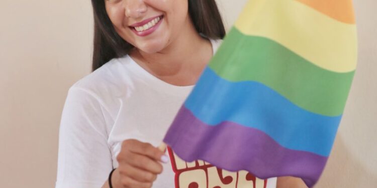 PROMETE INDIRA CREAR EL INSTITUTO DE LA DIVERSIDAD SEXUAL