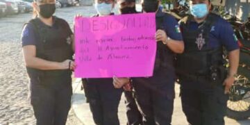 FELIPE CRUZ LES QUITA BONO A MUJERES POLICÍAS