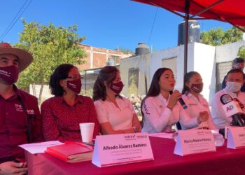 INDIRA REDUCIRÁ DE 15 A 7 EL NÚMERO DE SECRETARÍAS ESTATALES