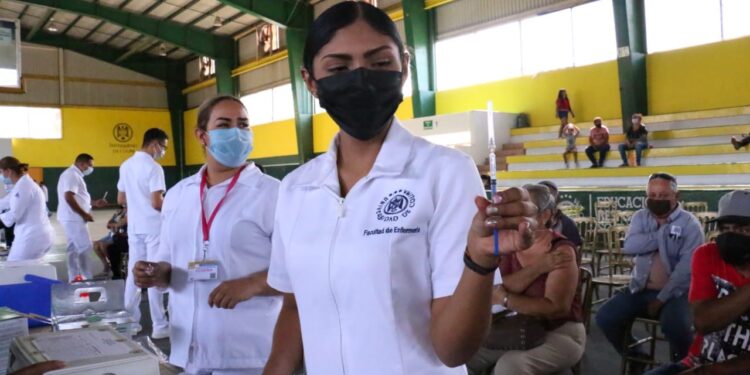 SE CONTINÚA APLICANDO LA VACUNA ANTICOVID PARA MAYORES DE 50 AÑOS Y MUJERES EMBARAZADAS