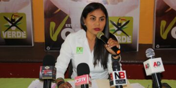 KARINA HEREDIA EXHIBE A MEMO TOSCANO POR SUS ANTECEDENTES PENALES