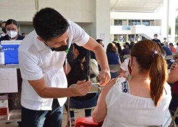 MAESTRAS Y MAESTROS PUEDEN ACUDIR A VACUNARSE SIN REGISTRO