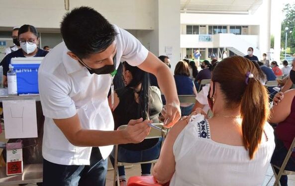 MAESTRAS Y MAESTROS PUEDEN ACUDIR A VACUNARSE SIN REGISTRO