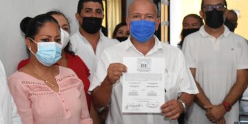 RECIBE CONSTANCIA DE MAYORÍA FELIPE MICHEL COMO ALCALDE ELECTO DE COMALA