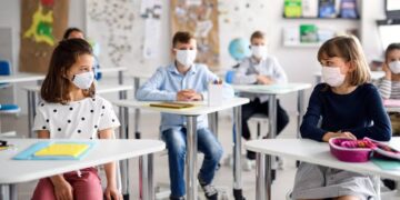 CONTINÚAN LOS CONTAGIOS DE COVID EN LAS ESCUELAS DEL PAÍS TRAS REAPERTURA