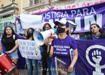 EXIGEN JUSTICIA POR EL FEMINICIDIO DE PAULINA; TRANSCURRE MARCHA DE MANERA PACÍFICA