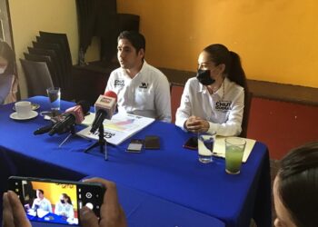 PRESENTA CHUY DUEÑAS SUS CUATRO COMPROMISOS