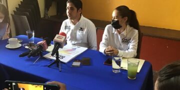 PRESENTA CHUY DUEÑAS SUS CUATRO COMPROMISOS