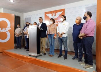 LE EXIGE LOCHO A INDIRA QUE LE CUMPLA A LA GENTE