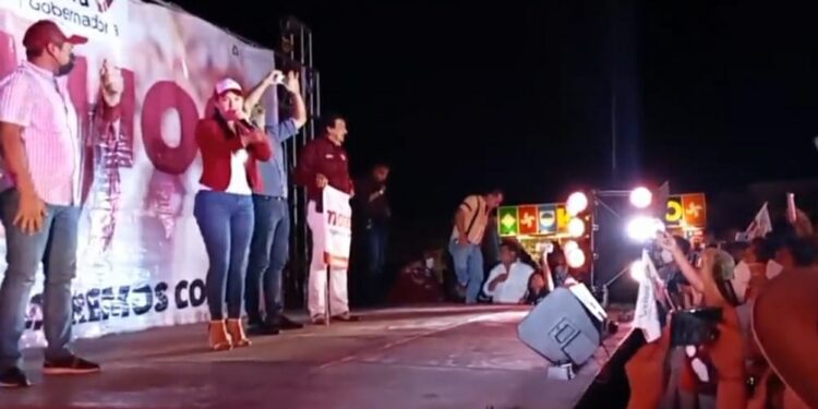 FESTEJA INDIRA VIZCAÍNO LA ALTERNANCIA EN COLIMA