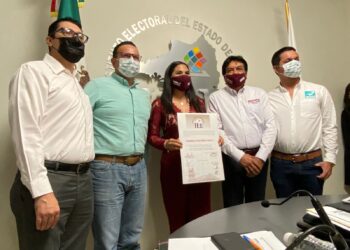 RECIBE INDIRA CONSTANCIA DE MAYORÍA; PROMETE NO FALLARLE A COLIMA COMO GOBERNADORA