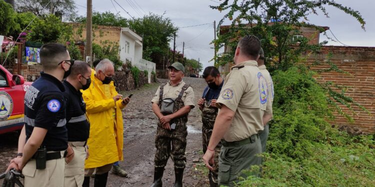 SE DESLAVA CERRO EN OCOTLÁN, TRAS FUERTE LLUVIA DE HOY