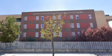 PESE A ESTAR VACUNADOS, 21 ADULTOS MAYORES EN ESPAÑA SE CONTAGIAN DE COVID