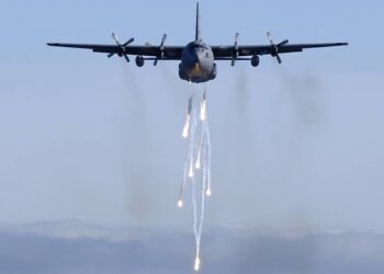 BOMBARDEAN NUBES PARA FRENAR LA SEQUÍA Y HACER QUE LLUEVA