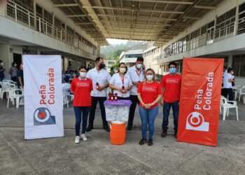 APOYAN VOLUNTARIOS DE PEÑA COLORADA DURANTE JORNADA DE VACUNACIÓN ANTICOVID