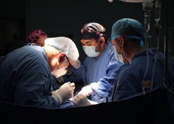 LOGRAN EXITOSO TRANSPLANTE DE RIÑÓN DE DONANTE VIVO