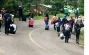 Huyen familias de Coalcomán, Michoacán, por violencia