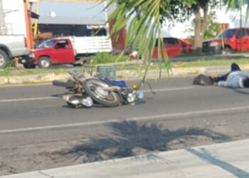 MOTOCICLISTA GRAVE DESPUES DE SER ARROLLADO POR CAMIÓN URBANO EN LA VILLA