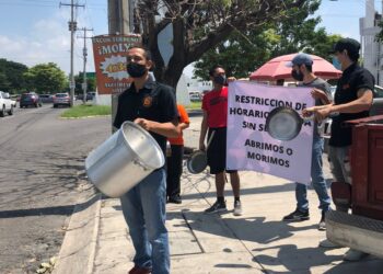 A CACEROLAZOS, RESTAURANTEROS EXIGEN MENOS RESTRICCIONES