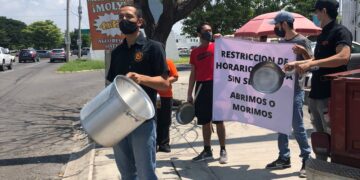 A CACEROLAZOS, RESTAURANTEROS EXIGEN MENOS RESTRICCIONES