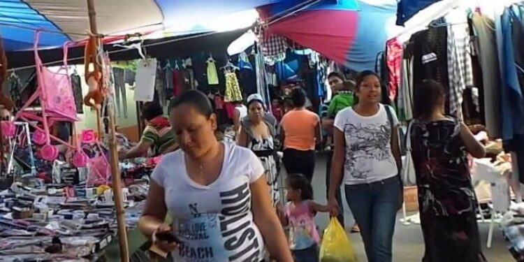 Suspenden tianguis en Villa de Álvarez por  tercera ola de COVID 19