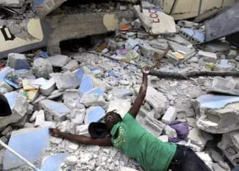 Más de 300 muertos y 2 mil heridos deja terremoto en Haití