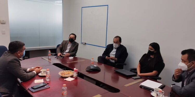 RIULT RIVERA SE REÚNE CON FUNCIONARIOS DE BANOBRAS PARA BENEFICIAR A USUARIOS DE LAS VÍAS DE COMUNICACIÓN ENTRE COLIMA Y JALISCO